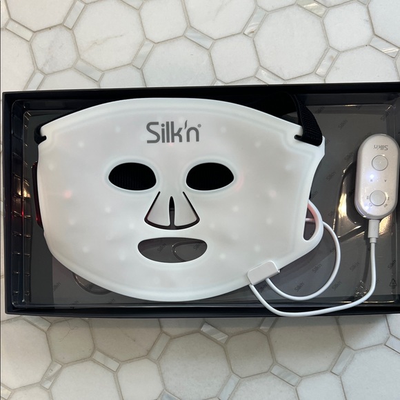 LED Face Mask - White - Picture 8 of 10